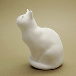 猫の置物「見てる」レジンフィギュア。かわいい癒しのインテリア雑貨