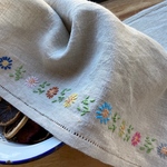 手刺繍リネンのクロス