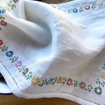 手刺繍リネンのクロス