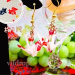 友禅和紙 梅317【ラメ入り白 金魚柄】折り鶴の和ピアス イヤリング 和服にも❁