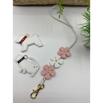 革　花　チャーム　アクセサリー