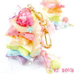 おめかしクリームたっぷりカラフルパンケーキの キーホルダー