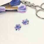 小さな紫陽花 立体刺繍ピアス/イヤリング(淡紫×濃紫)