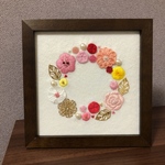 (送料無料)やさしい色の花リース刺繍・額入り
