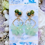 夏グリーンのお花のピアス/イヤリング