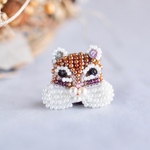 ほっぺたパンパンリスさんのビーズ刺繍ブローチ
