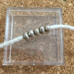 5個入り カレンシルバー 厚みのある丸型　花模様    チェンマイ ビーズ パーツ silver