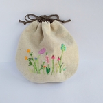可愛い花の刺繍のポーチ