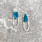 SALE✴︎ターコイズと変形シルバーのポストピアスorイヤリング[金属アレルギー対応]