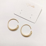 マットゴールドのフープピアス