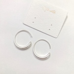 マットシルバーのフープピアス