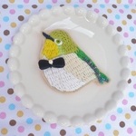 刺繍のブローチ　：　　みどりの鳥