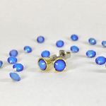 スワロフスキーひと粒ピアス ホワイトオパールスカイブルー