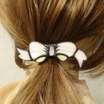 　「大人かわいいリボン」のステンドグラス・バレッタ