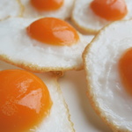 ☆小さな目玉焼き ブローチ