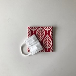 マスクケース　仮置き　leaf red