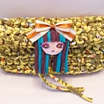 「Hoooked Zpagettiリリーちゃん」クラッチバッグ 鳥プリントイエロー系