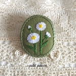 ハルジオン刺繍ブローチ(白)
