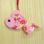 ちりめん根付け　金魚 (ピンク)　