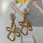 RUKIRIRIA #479  パールフラワーピアス  大ぶりピアス 大ぶりイヤリング 