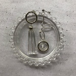 再販 ▽ クリア チャーム × ぐねぐね シルバー アシンメトリー ピアス/イヤリング