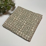 ✴︎送料無料✴︎25×25cm✴︎リバティガーゼハンカチ　スリーピングローズ（カーキ）