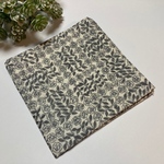  ✴︎送料無料✴︎25×25cm✴︎リバティガーゼハンカチ　スリーピングローズ（グレー）