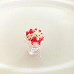 🐻 クマさん 苺パフェ🍓  ミニチュア  ストロベリー  いちごみるく 