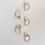 【4pcs】シェル入り半月クリアパーツ