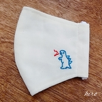 怪獣ワンポイント刺繍　立体マスク【小学校低学年くらい】ブルー