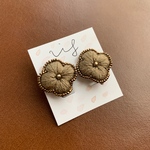 刺繍の花『香色』刺繍イヤリング・ピアス