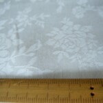 <手作りマスク用>PO-116薔薇柄無地ジャガードオフホワイト 50x110cm