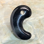糸魚川黒翡翠の勾玉