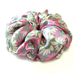  再販 シュシュ サテン フローラル フェミニン チャーム付き Cosy Floral