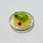 カエルとノースポールの置物(山吹色)