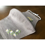 手刺繍＊ミモザの刺繍入りマスク《内布もリネン》　花刺繍/花/ギフト/プレゼント/誕生日/リネンマスク/ガーゼマスク/刺繍マスク/立体マスク/マスク/大人用/レディース/マスク用ゴム付/刺繍マスク