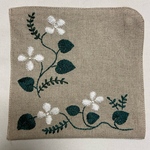 マスクケース　ドクダミの花　刺繍