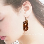 SALE !! asymmetry brown 樹脂ピアス(ドイツ製)