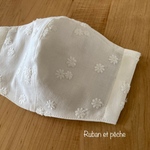 可憐なお花の刺繍　夏のおとなの立体マスク  涼感加工ダブルガーゼ使用