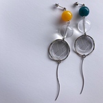 ［送料無料］ゆらゆらオッドアイピアス