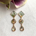送料無料【Iridescent shells】シェルの虹色お花ピアス、イヤリング