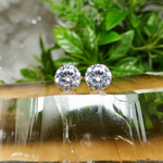 キュービックジルコニア・ピアス　6mm（１ペア）