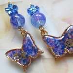 ◇2948 🌼ネイビーオーシャン　蝶とお花のピアス・イヤリング🦋