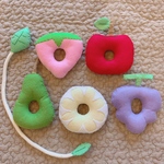保育士が作る　果物ひも通し