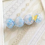 ●cs●お花と蝶々のうるぷる煌めきバレッタ●水色●ブルー●