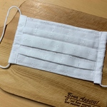♫送料無料♫夏用マスク　内布をシングルガーゼに　　　　　大人用シンプルマスク　コットン刺繍生地　　プリーツマスク【ノーズワイヤー入り】