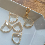 ：4pieces： import crystal fan shape charm カン付き