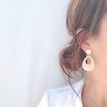 𓐍シェル調𓐍ピアス/イヤリング　大ぶり インポート　大人可愛い　大人カジュアル　夏　海　西海岸　金属アレルギー対応　カジュアル　オシャレ　