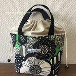 再販♡　洗える！保冷お弁当用トートバッグ　北欧風　モノトーン　ランチトート　大きな花柄　グリーン