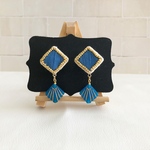 スクエア刺繍ピアス　〔コバルトブルー〕